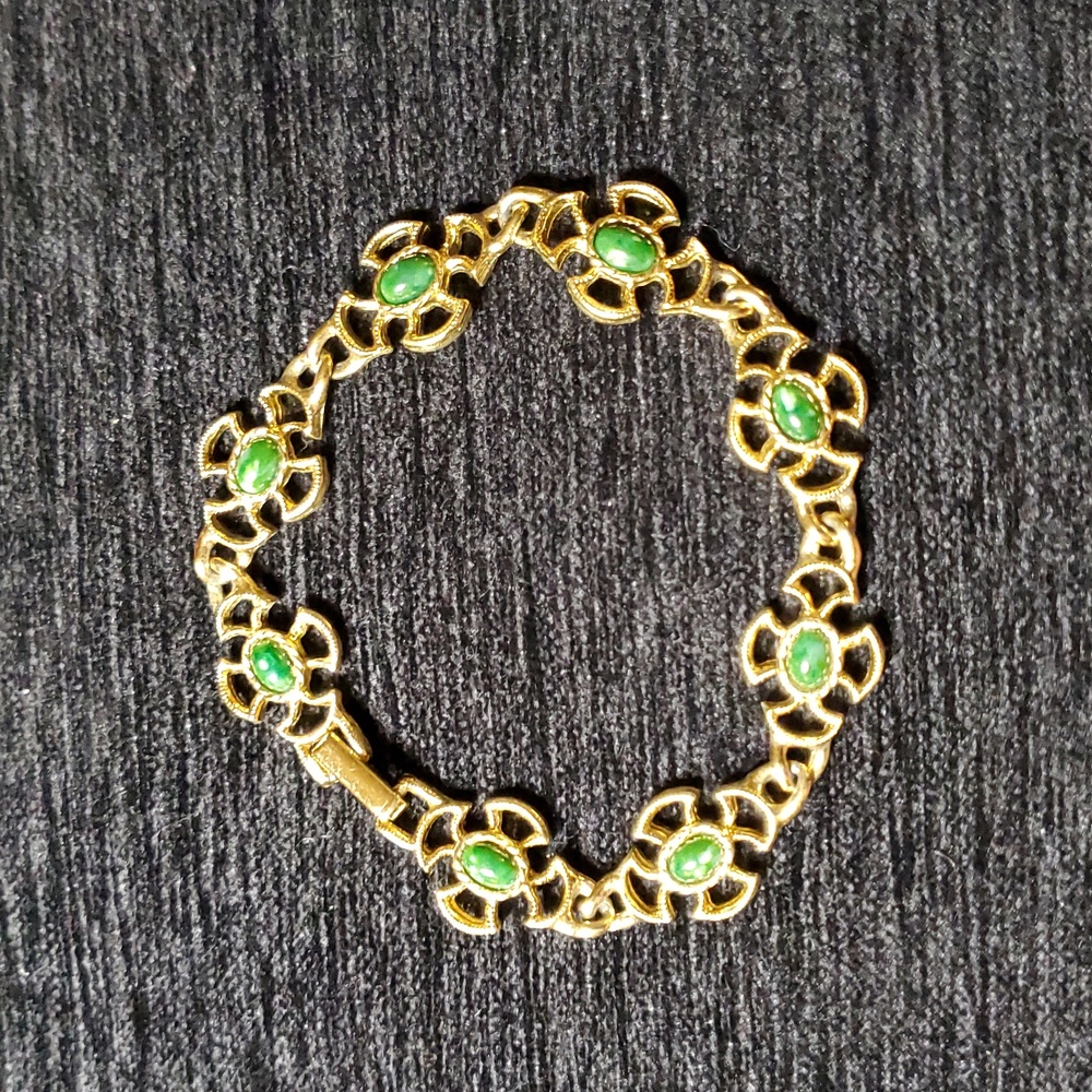 VIntage 1973 Avon Baroness Maltese Cross link bracelet with green cabochon stone